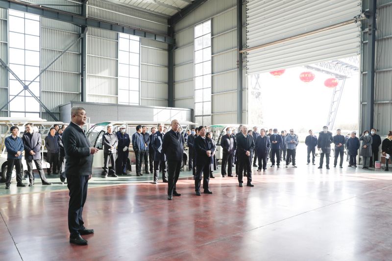  新鄉(xiāng)市長王登喜率重點項目觀摩組蒞臨公司智能產業(yè)園調研